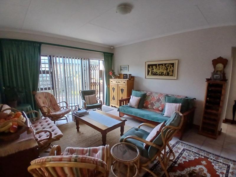 4 Bedroom Property for Sale in Fraaiuitsig Western Cape